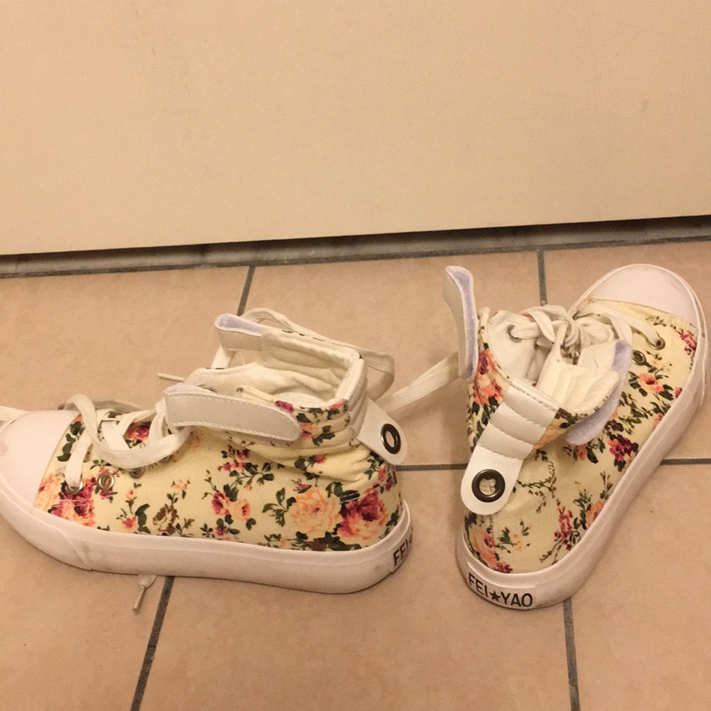 Lace up shoes